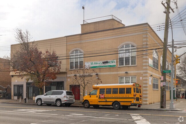 Al-Ihsan Academy was founded in 1989 by immigrant Muslims.
