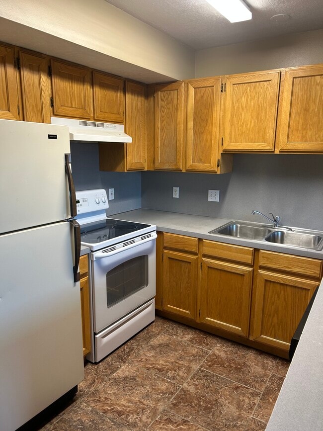 166 E 1800 N unit 2, North Logan, UT 84341 - photo 4