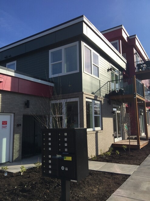 8852 SE Ellis St unit 8, Portland, OR 97266 - photo 1