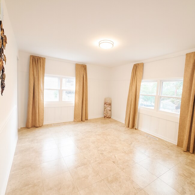 806 Peter St, McHenry, IL 60051 - photo 6