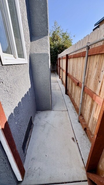 1026 W 108th St unit Front House, Los Angeles, CA 90044 - photo 5