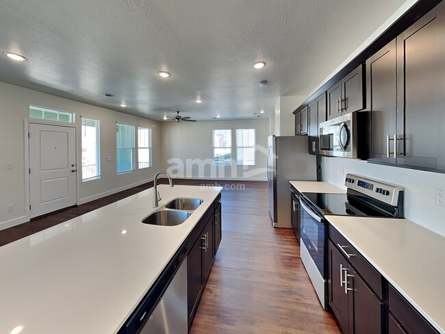 11047 S Blue Byu Dr, South Jordan, UT 84009 - photo 3