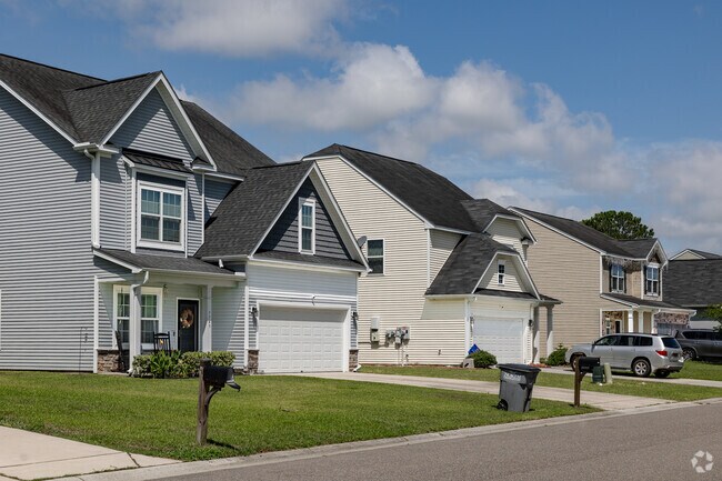 Woodstock in North Charleston has new craftsman style homes with amenities.