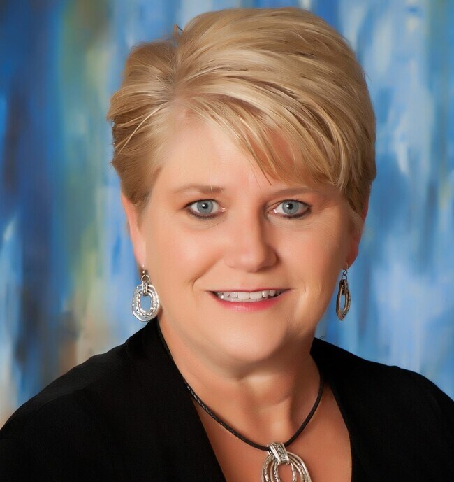 Ronda Peetz, Real Estate Agent in Greensburg, IN