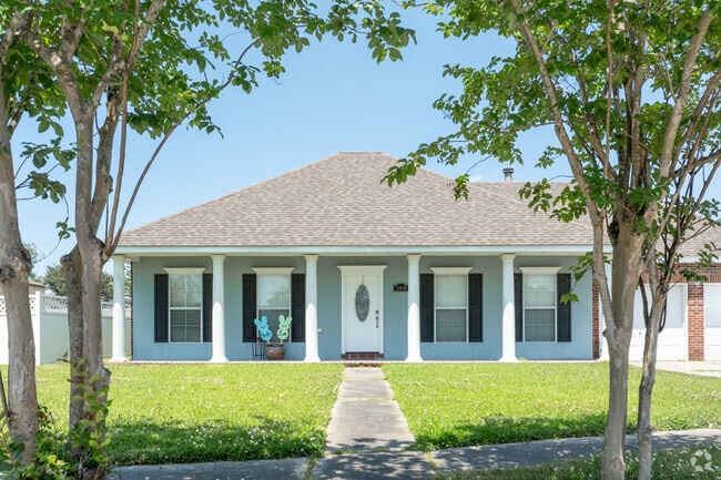 Picture perfect homes in Summerfield Place have terrific curb appeal.