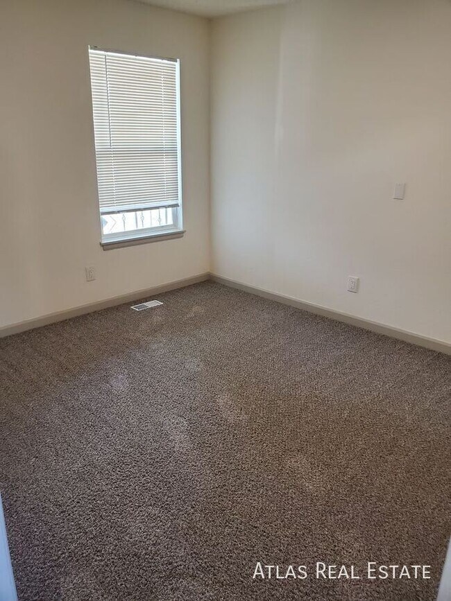 1679 Ensenada Way, Aurora, CO 80011 - photo 5