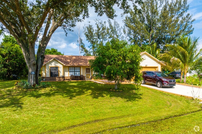 Single family home with car garage in Northport Village.