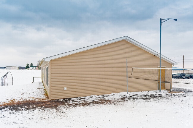 Conquest Parochial School has a student to teacher ratio of 13 to 1.