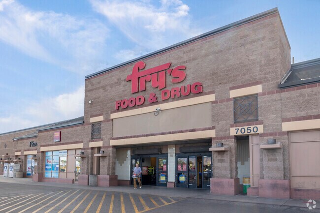 Palo Verde Park residents will likely keep their pantries stocked by shopping at Fry’s.