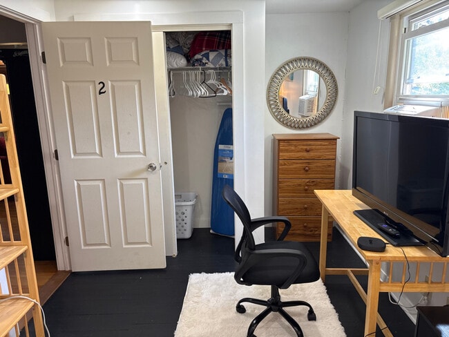 105 Robert Dr unit Room  2, Syracuse, NY 13210 - photo 4