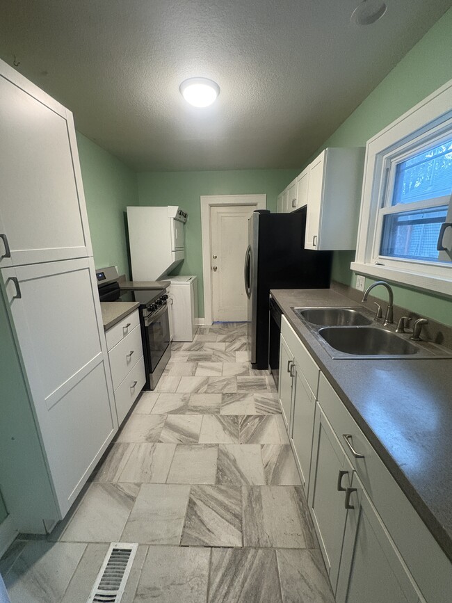 3904 Charlotte St unit 3904 Charlotte, Kansas City, MO 64110 - photo 5