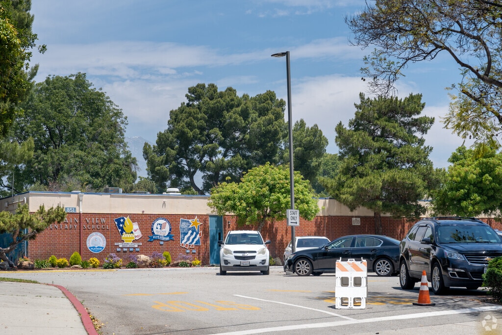Mountain View Elementary School in Claremont.