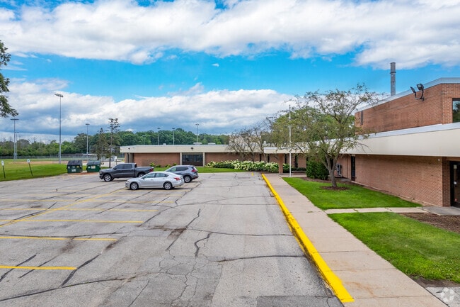 Macarthur Elementary School has a student-teacher ratio of 13 to 1.