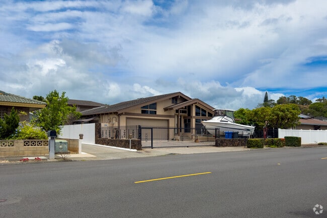 Newer homes can be found near the golf course in Salt Lake.