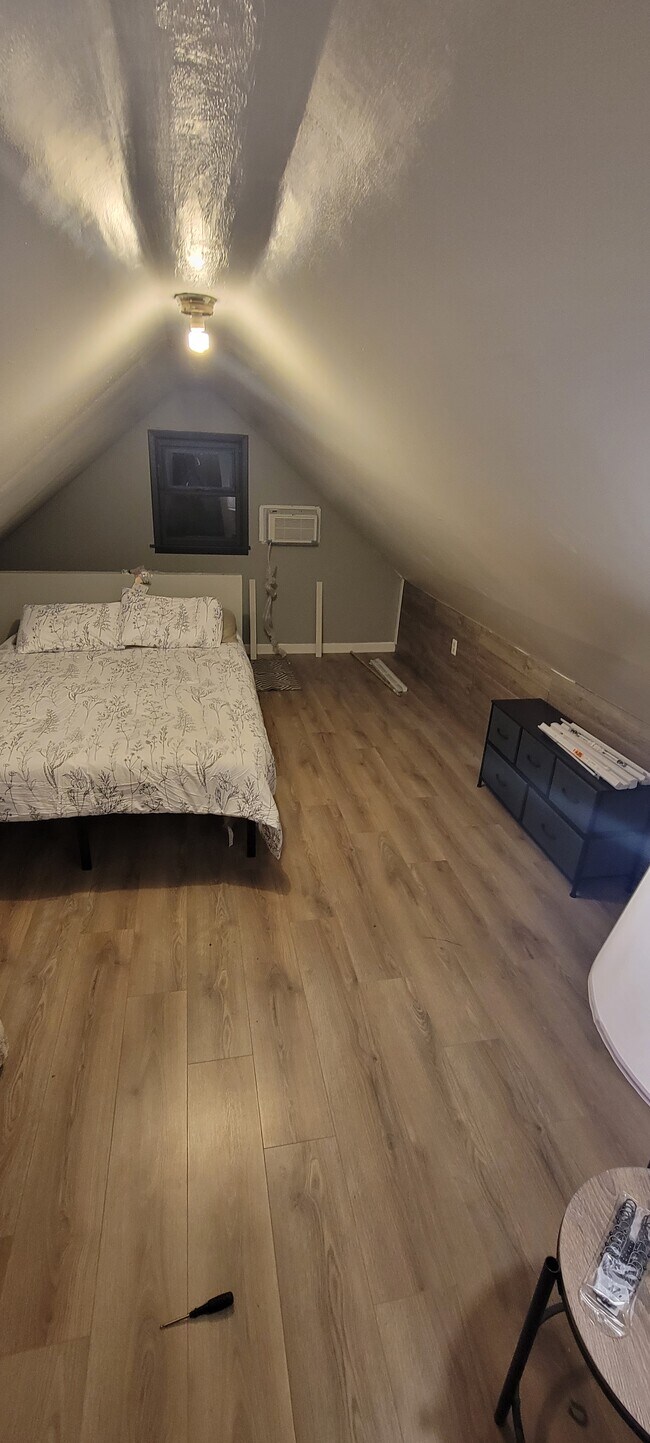 1136 Wilmington Ave unit 1 Top floor, Dayton, OH 45420 - photo 3