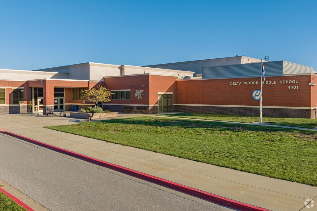 Delta Woods Middle School, Rankings & Reviews
