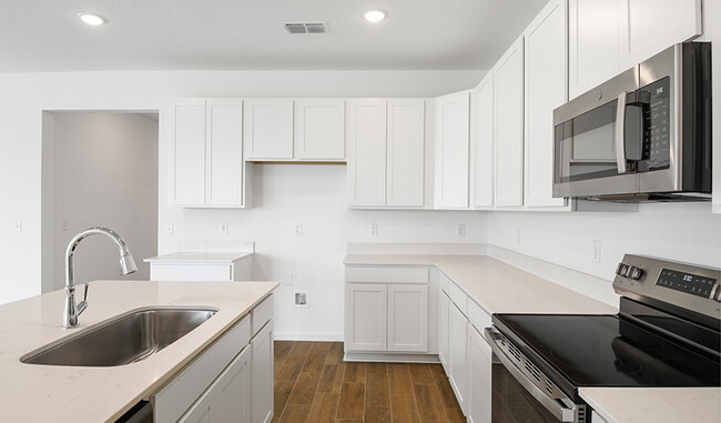 1114 Olivine Ave, Dundee, FL 33838 - photo 2