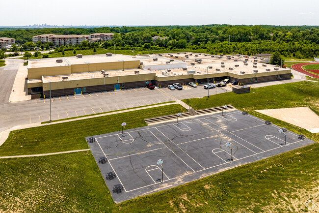 Lakeview Middle School offers nice basketball courts.