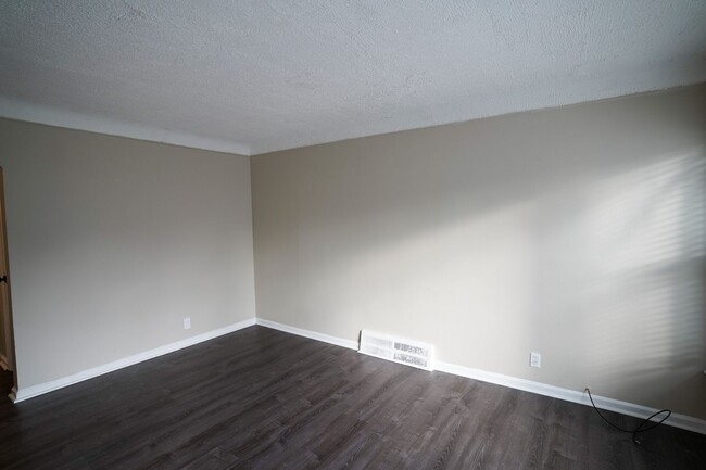 18499 Vaughan St, Detroit, MI 48219 - photo 2