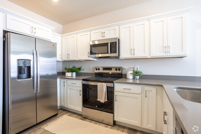 1BR, 1BA - 710SF - Kitchen