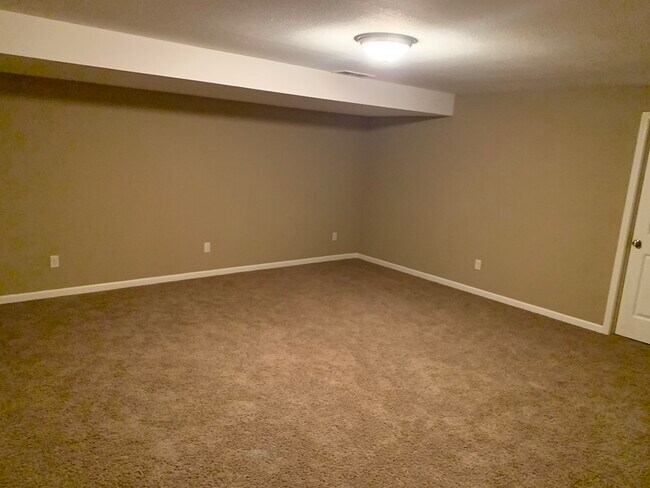 1948 Glenbridge Rd unit 1946, Bloomington, IL 61704 - photo 6