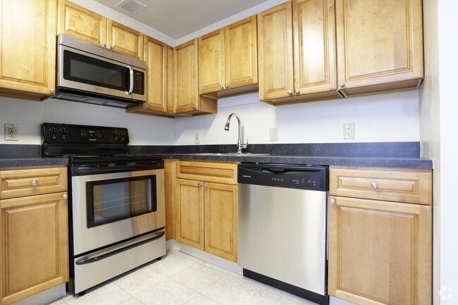 Bethlehem Towers, Bethlehem, PA 18018 - photo 2