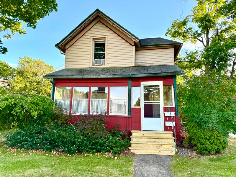 1100 Michigan Ave unit Upper, Saint Joseph, MI 49085 - photo 1