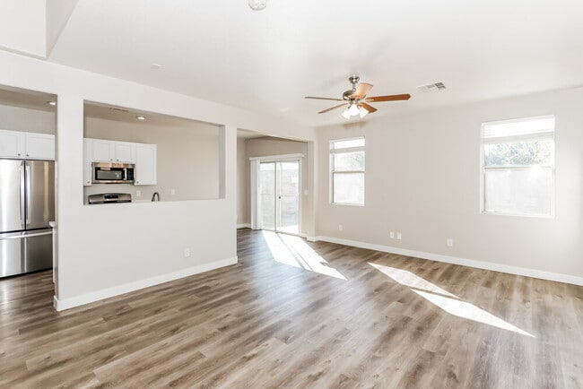 5053 Sagelyn St, Las Vegas, NV 89122 - photo 6