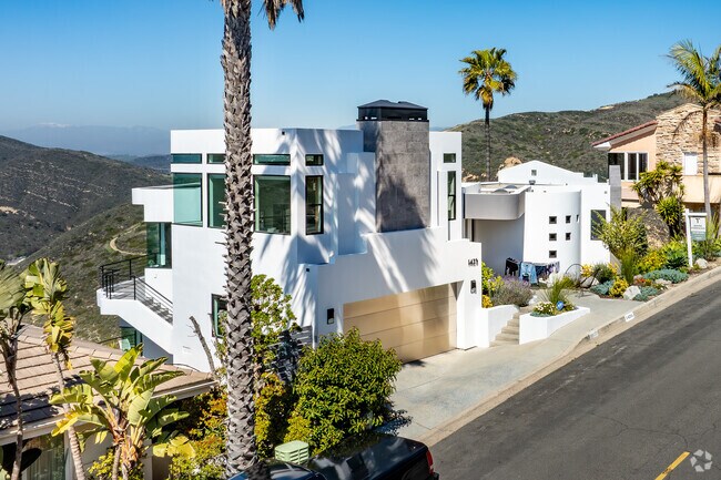 Mystic Hills boasts an impressive collection of modern contemporary homes featuring smart home technology, sustainable landscaping, floor to ceiling views and rooftop decks.