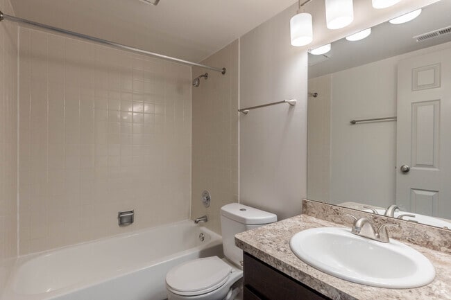 1BR, 1BA - 800SF - Bathroom