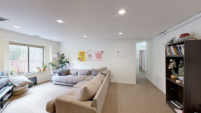 910 Skyline Dr, Coram, NY 11727 - photo 2