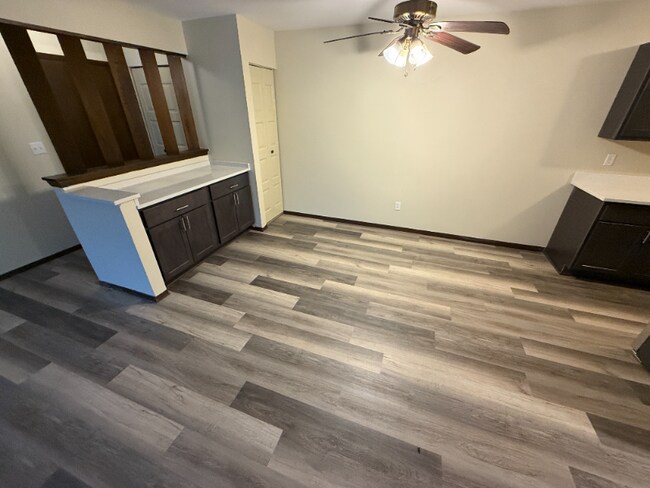 202 Williamsburg Dr unit 2, Thiensville, WI 53092 - photo 7