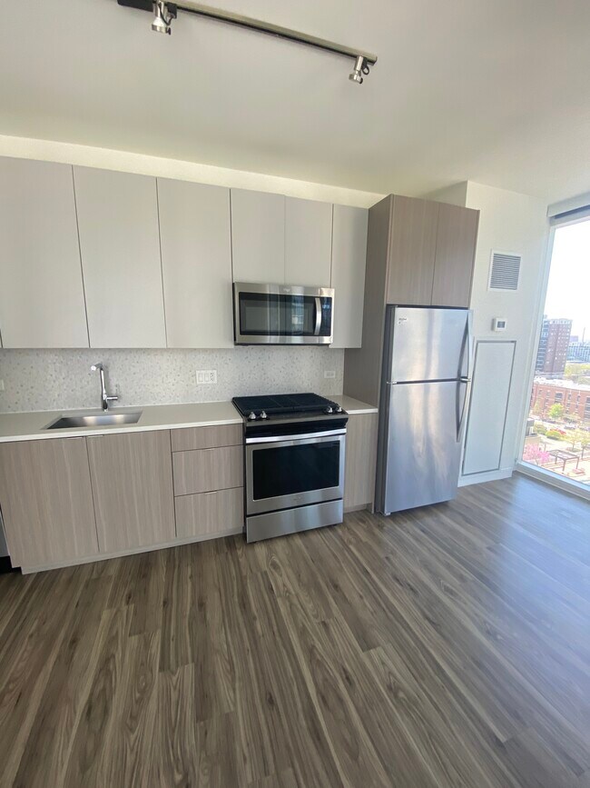 Michigan 1400 unit 1409, Chicago, IL 60605 - photo 3