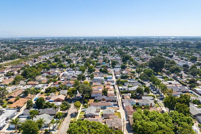 Starr King, CA is a North Long Beach Neighborhood with a variety of housing options.