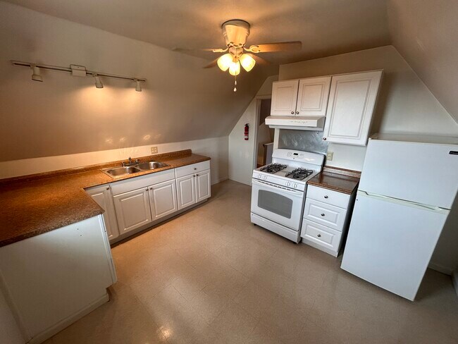 3916 Coleman St unit 3916 COLEMAN ST 3, Pittsburgh, PA 15207 - photo 4