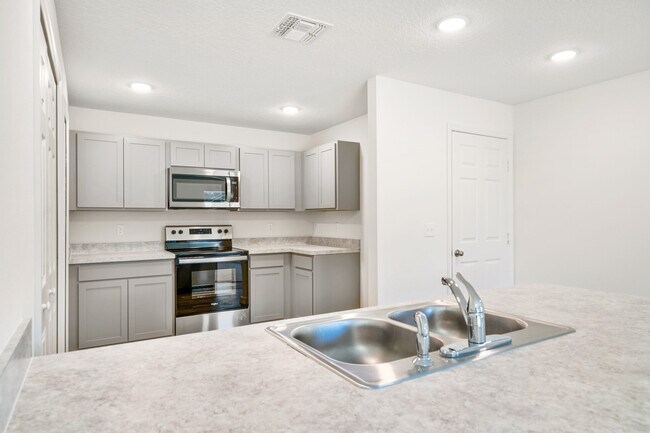 3003 Beacon Ln, Labelle, FL 33935 - photo 6