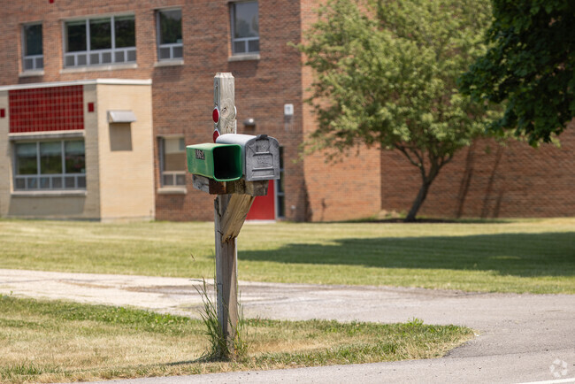 Millburn Elementary School serves students of EC-5th-grade.