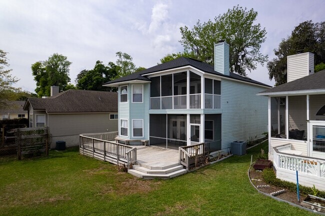 Many homes in Hidden Hills offer large front and backyards.