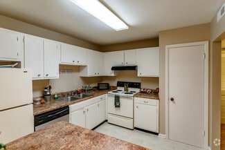 2913 Cox Mill Rd, Hopkinsville, KY 42240