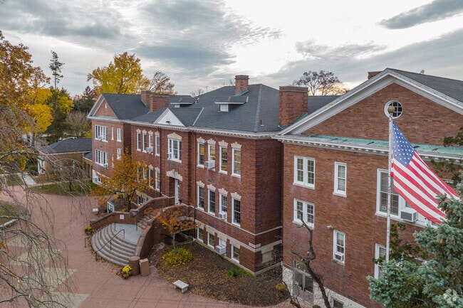 Old Greenwich School nurtures the bright minds of the future.