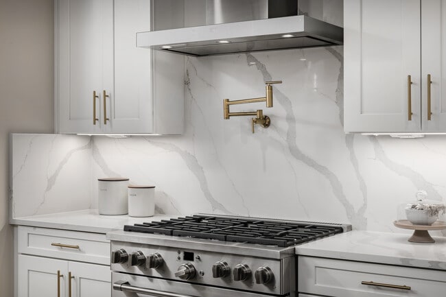 8508 Lallybroch Ln unit 36143893, Fulton, MD 20759 - photo 5