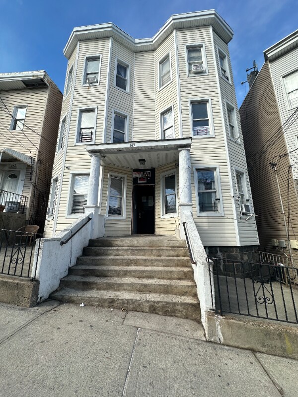 147 Beech St Unit 1L, Yonkers, NY 10701
