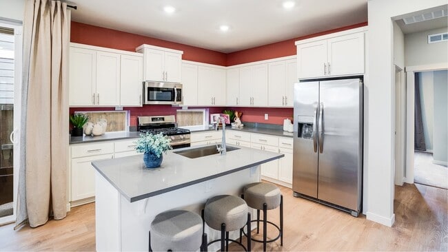 7710 SE Contour Ln, Hillsboro, OR 97123 - photo 2