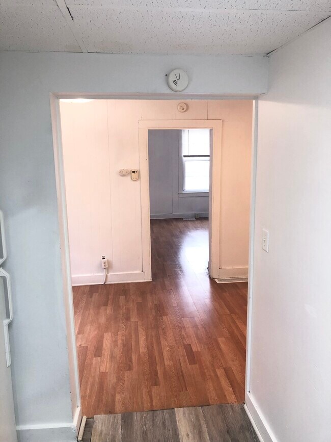 713 E Michigan St unit 713, Adrian, MI 49221 - photo 5