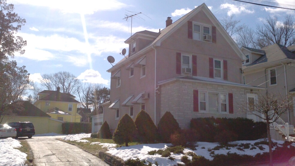 2 Family (#2: 2nd and 3rd fl)