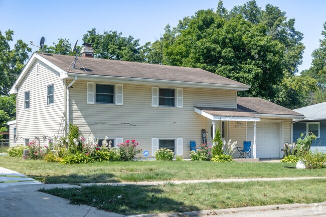 Some multi-level homes offer light Colonial features in the One By One area.