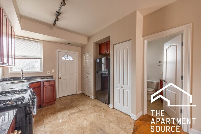 7462 N Greenview Ave unit 3, Chicago, IL 60626 - photo 2