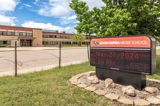 Coon Rapids Middle School offers a student-teacher ratio of 15 to 1.