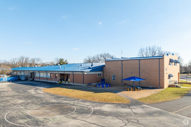 Students in grades K-4 attend Oaks Elementary School.