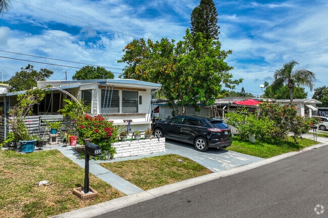 Manufactured homes in Clearwater Golf View range from $3,000 to $54,000.